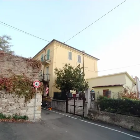 Verona-portavescovo Graziosa Casa Con Balcone ヴェローナ