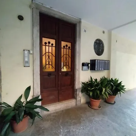 Verona-portavescovo Graziosa Casa Con Balcone ヴェローナ